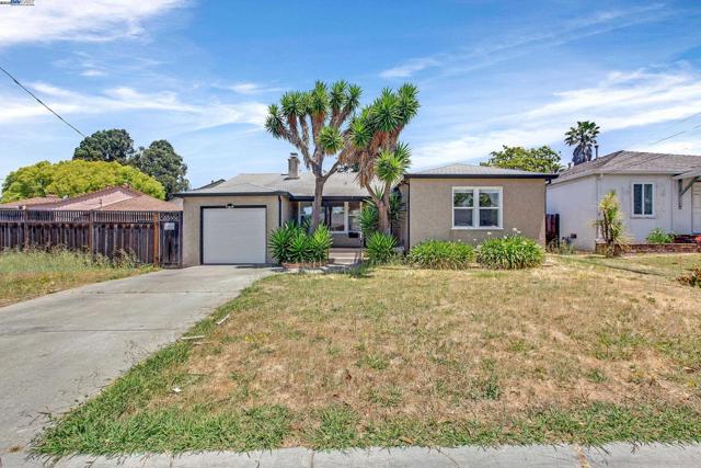 22013 Queen St, Castro Valley CA: https://media.crmls.org/mediaz/c52cad8b-9ae1-4002-9bd3-7b2f055c9351.jpg