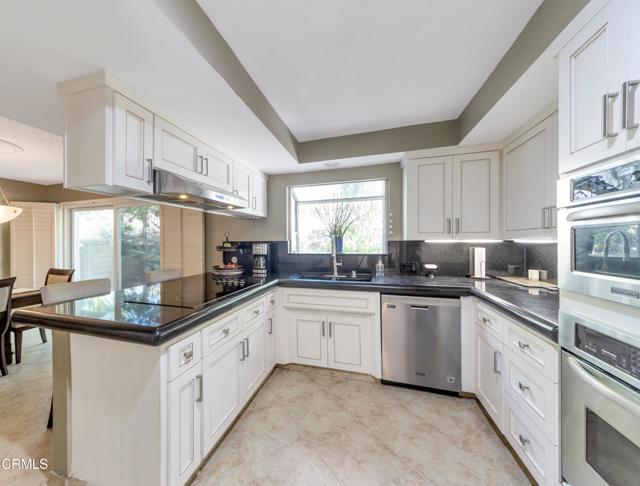 Detail Gallery Image 5 of 29 For 9212 Creemore Dr, La Crescenta,  CA 91214 - 3 Beds | 2/1 Baths