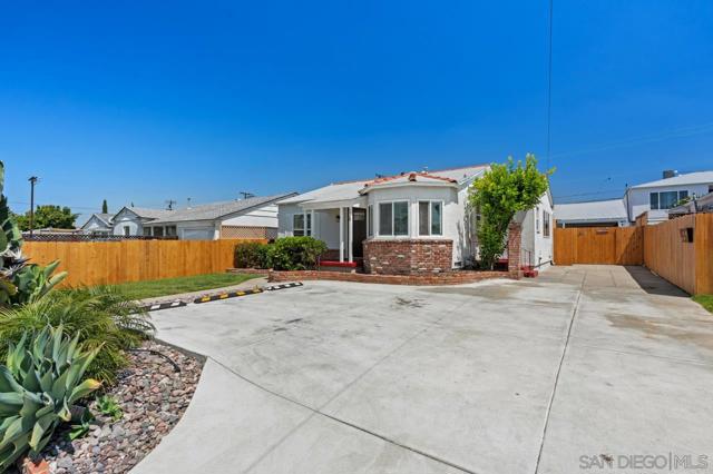 6926 28 Amherst St, San Diego CA: https://media.crmls.org/mediaz/c52cefa2-1d27-4dec-9965-4bbe01596e7d.jpg