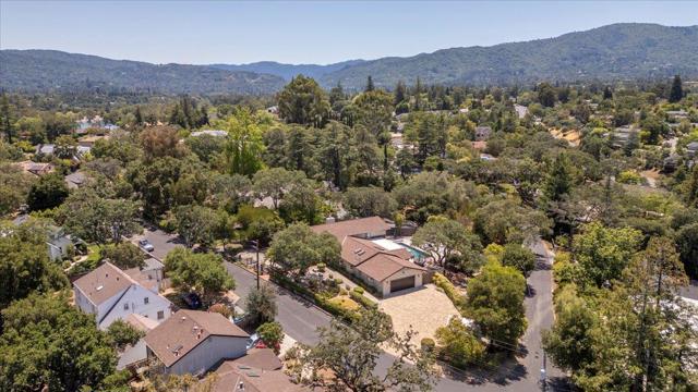 17095 Summit Way, Los Gatos CA: https://media.crmls.org/mediaz/c52d2cbc-58b2-4fca-90a9-52aa961b8ab6.jpg