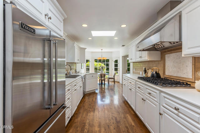 4650 Encinas Drive, La Canada Flintridge CA: https://media.crmls.org/mediaz/c52d6976-56e1-4887-9376-c053bb626c4d.jpg