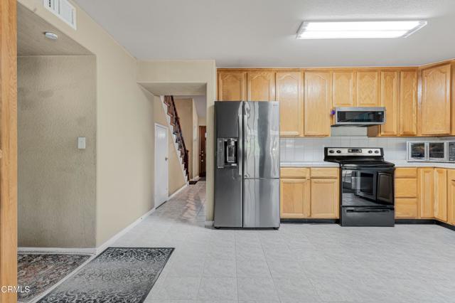 Detail Gallery Image 12 of 38 For 1805 Hillary Ct, Simi Valley,  CA 93065 - 5 Beds | 3 Baths