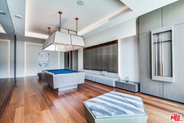 889 Francisco Street, Los Angeles CA: https://media.crmls.org/mediaz/c52ee568-c7b5-4a65-bd86-c4f4e2aa0fd8.jpg