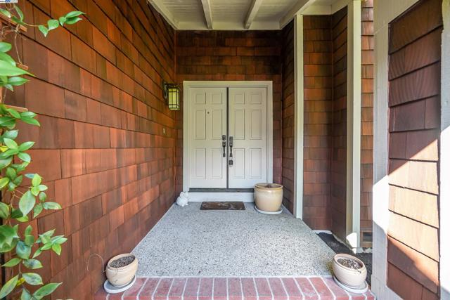 311 Andros Dr, San Ramon CA: https://media.crmls.org/mediaz/c52f1f74-f181-4594-a9bc-25c5b1991b24.jpg