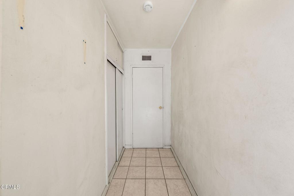 https://media.crmls.org/mediaz/c52f4dba-9727-4fd3-a86b-2e6db91f152a.jpg?preset=X-Large