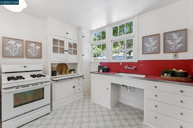 Image 13 of 48 For 2450 Hillside Ave