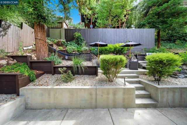 50 Brookwood Rd, Orinda CA: https://media.crmls.org/mediaz/c5303eb2-4723-4ae4-be3b-6d90dd3f79f1.jpg