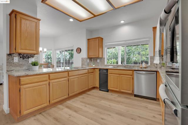 805 Devonshire Loop, Brentwood CA: https://media.crmls.org/mediaz/c5305be3-9337-4c4f-9442-6dc62f50d11a.jpg