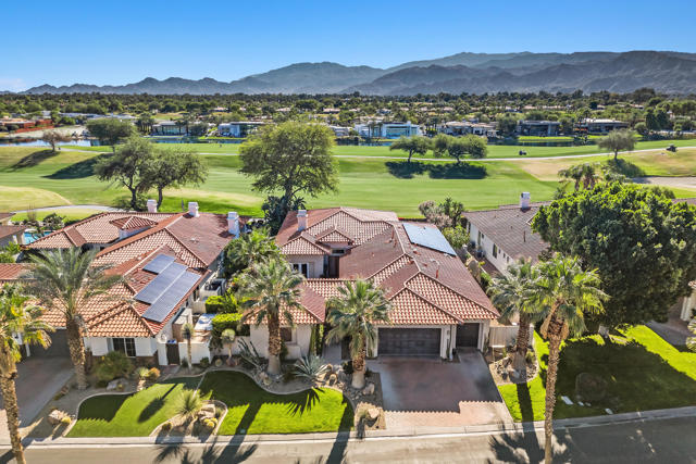 284 Loch Lomond Road, Rancho Mirage CA: https://media.crmls.org/mediaz/c530b852-eaf9-49d3-906a-c644c657bda7.jpg