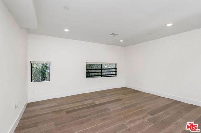 321 N Bixel Street, Los Angeles CA: https://media.crmls.org/mediaz/c530e0cd-d3a6-4c2b-9a74-64cc0d661827.jpg