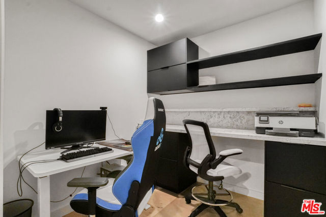 6209 Pacific Avenue, Playa del Rey CA: https://media.crmls.org/mediaz/c5319496-b940-4c95-956f-89c5cd4de01c.jpg