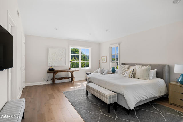 2366 Heatherbank Court, Lake Sherwood CA: https://media.crmls.org/mediaz/c531bc18-81a0-4e1a-99b5-791cbcd30a58.jpg