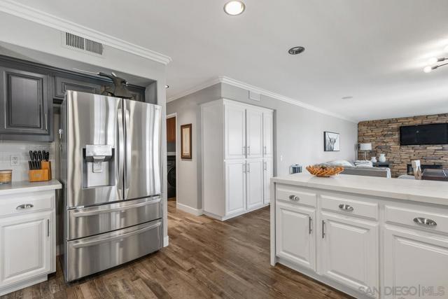 1712 Horizon Heights Cir, El Cajon CA: https://media.crmls.org/mediaz/c532c822-843c-4c49-86ec-c8960660575e.jpg