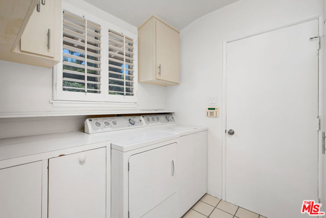 4450 Coronet Drive, Encino CA: https://media.crmls.org/mediaz/c53331eb-d0c2-4e79-b85c-5b3f14bcd308.jpg