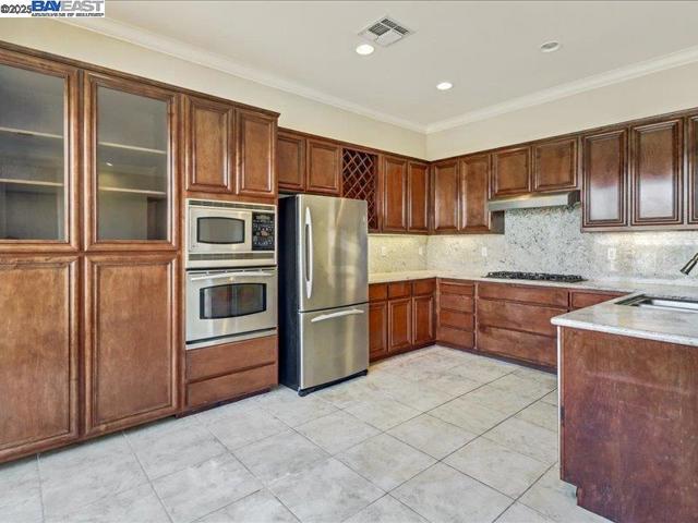 507 Arlington Dr, Rio Vista CA: https://media.crmls.org/mediaz/c53332e9-1a58-4c8b-9169-c53854858235.jpg