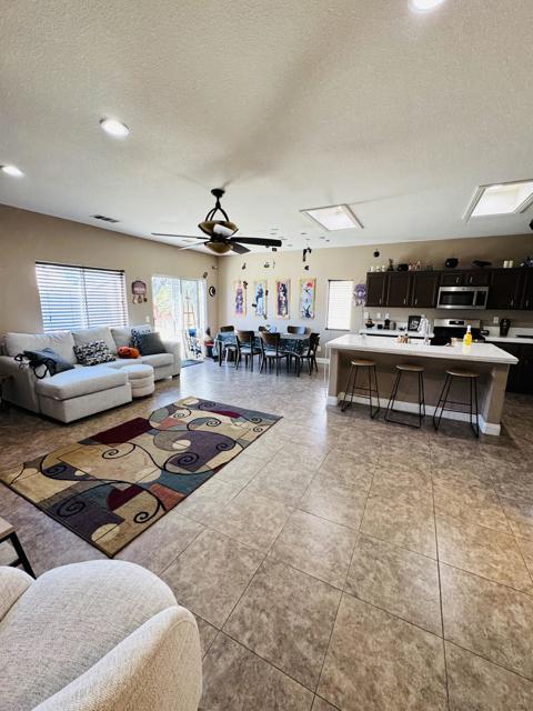 40567 Broadmoor Drive, Indio CA: https://media.crmls.org/mediaz/c53386d5-da7a-4088-b8a6-cdd95701874c.jpg
