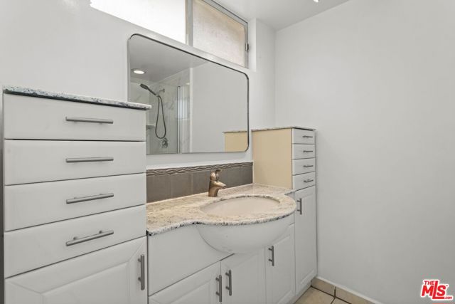 530 Evergreen Street, Inglewood CA: https://media.crmls.org/mediaz/c533d5e3-39fb-4ead-be9b-358de9af73d5.jpg