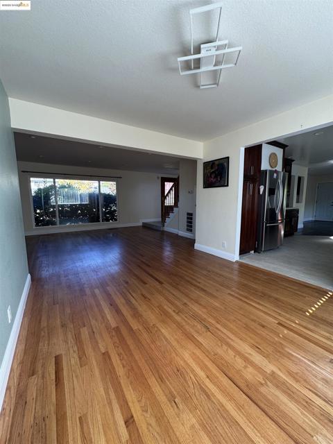 8 Juniper Way, Moraga CA: https://media.crmls.org/mediaz/c533da30-b4a4-457c-9ce8-dbe6a73b5549.jpg