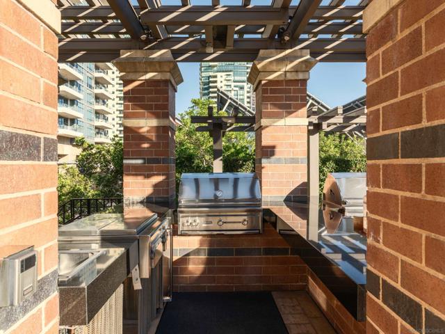 500 W Harbor Dr, San Diego CA: https://media.crmls.org/mediaz/c533e7d0-485b-4466-91b6-e65a6d8504e3.jpg