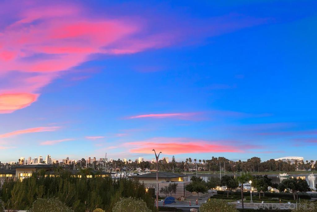 https://media.crmls.org/mediaz/c5347b6a-0430-4fde-b75e-554301fce5e8.jpg?preset=X-Large