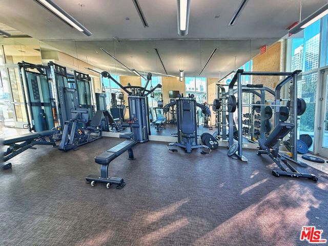 717 W Olympic Boulevard, Los Angeles CA: https://media.crmls.org/mediaz/c534bf18-96f0-4729-b01f-74f2acd0f514.jpg