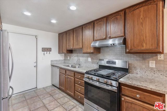 2104 El Domingo Circle, Lancaster CA: https://media.crmls.org/mediaz/c534fd92-f583-4b8d-a9f2-8117a0ac36ce.jpg