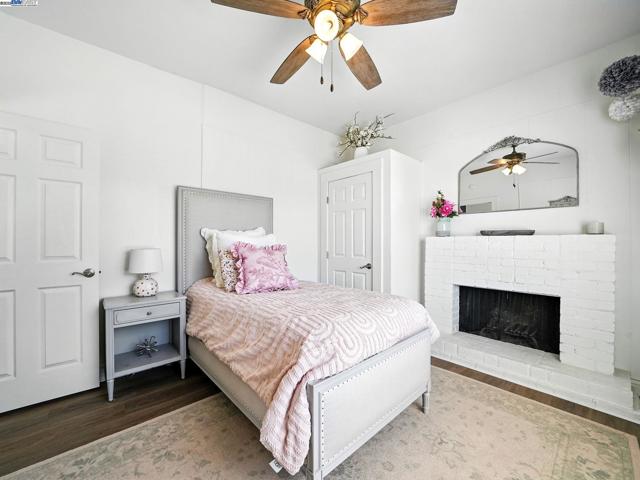 772 Mcleod St, Livermore CA: https://media.crmls.org/mediaz/c53606b2-998d-460c-a8b1-b43a590838d3.jpg