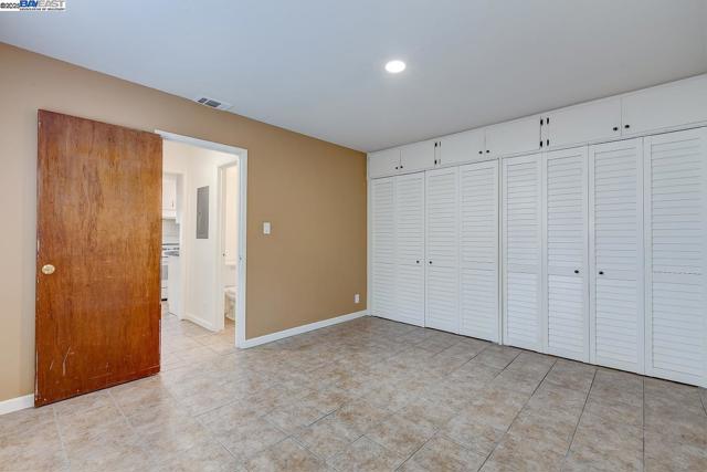 723 Apgar St, Oakland CA: https://media.crmls.org/mediaz/c5362631-1400-4765-a4e6-03d139b435d8.jpg