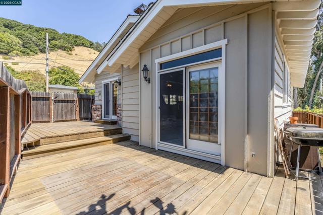 6180 HILLSIDE DRIVE, El Sobrante CA: https://media.crmls.org/mediaz/c536340a-93bc-4498-ad16-f05d1b1e8890.jpg