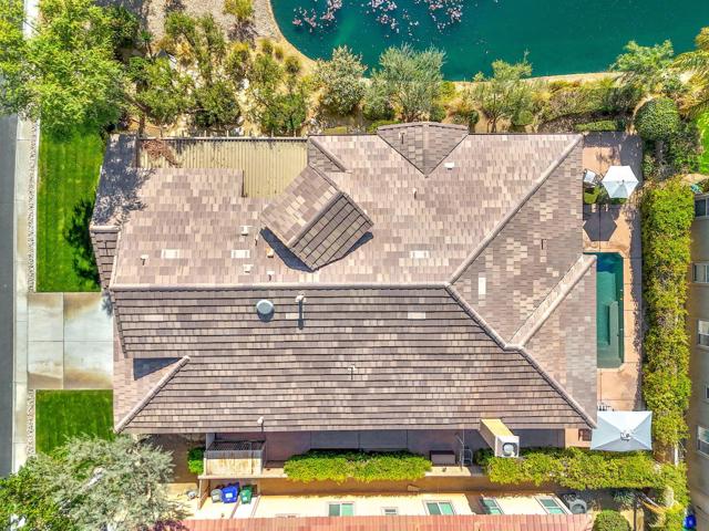 37 Shoreline Drive, Rancho Mirage CA: https://media.crmls.org/mediaz/c5369b09-3cfc-4afa-bcd6-83ea5b99981d.jpg