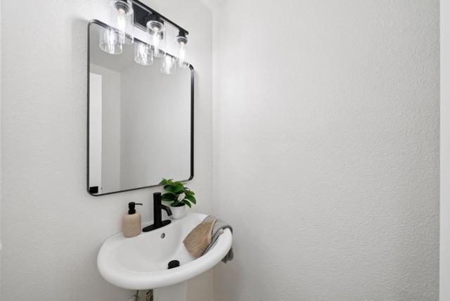 1625 Kentfield Avenue, Redwood City CA: https://media.crmls.org/mediaz/c5369b53-3982-4c17-bb3c-7fe667e1ff10.jpg