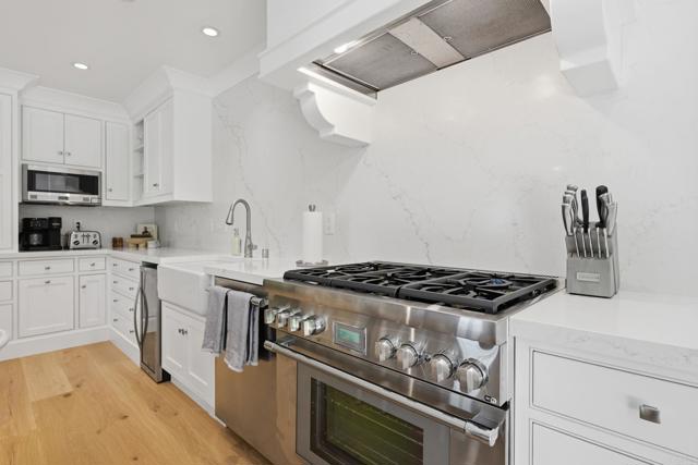 Detail Gallery Image 18 of 54 For 1820 Coast Bld, Del Mar,  CA 92014 - 4 Beds | 3/1 Baths