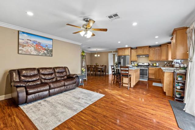 436 N Mercy Springs, Los Banos CA: https://media.crmls.org/mediaz/c537410a-9937-4d07-8bed-dec4d0056243.jpg
