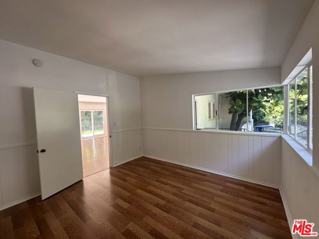 1555 San Ysidro Drive, Beverly Hills CA: https://media.crmls.org/mediaz/c53743e6-d04d-4ead-bb26-afc6638d13a1.jpg