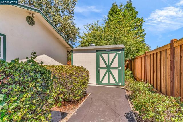 2032 Vanderslice Ave, Walnut Creek CA: https://media.crmls.org/mediaz/c5376e36-628c-4536-83bb-756fbc4708dd.jpg