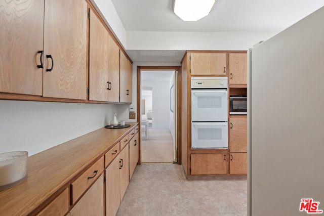 515 Warner Avenue, Los Angeles CA: https://media.crmls.org/mediaz/c5387999-0f0c-47ad-8303-c0301902354f.jpg