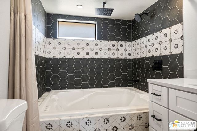 40165 Baltusrol Circle, Palm Desert CA: https://media.crmls.org/mediaz/c538b040-5c3e-411b-8afd-8400b8fac9ef.jpg