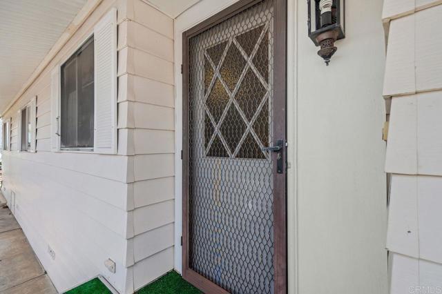 Detail Gallery Image 4 of 49 For 1506 Oak Dr #4,  Vista,  CA 92084 - 2 Beds | 2 Baths