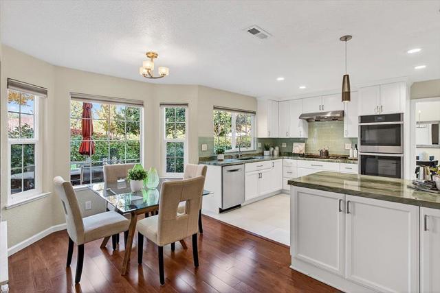 1190 Maria Privada, Mountain View CA: https://media.crmls.org/mediaz/c5390925-68e0-48e8-a811-a028d2e97492.jpg