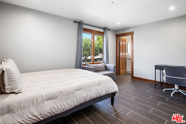 30362 Morning View Drive, Malibu CA: https://media.crmls.org/mediaz/c53938d0-1d48-4f16-9092-45c11bc1c74e.jpg