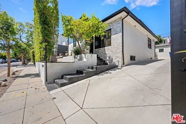 8961 Dicks Street, West Hollywood CA: https://media.crmls.org/mediaz/c53939a1-3791-4e6c-81b1-20c6ad2683bf.jpg