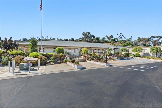 809 Discovery St, San Marcos CA: https://media.crmls.org/mediaz/c539b4a2-d4c6-4d06-b895-e940267efab5.jpg