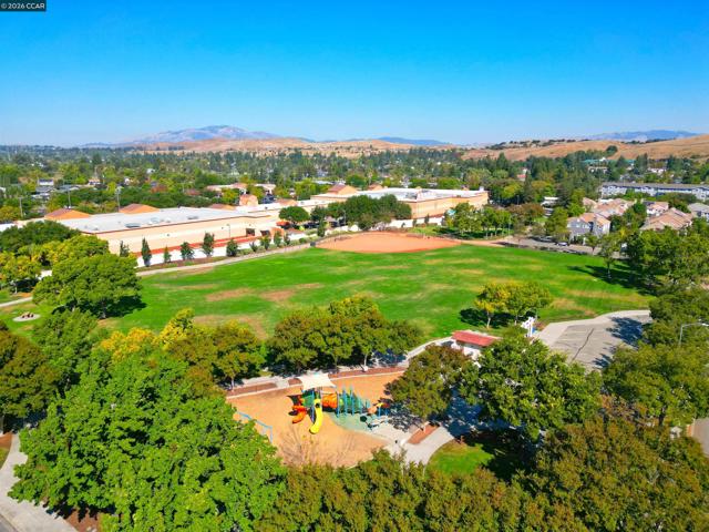 Image 16 of 60 For 34 Elmwood Dr