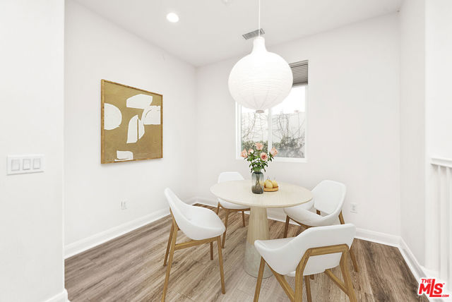516 E Imperial Avenue, El Segundo CA: https://media.crmls.org/mediaz/c53a167f-836d-4de2-811a-b222d9e99e68.jpg