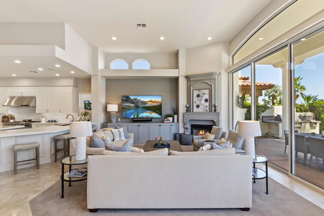 48644 Vista Palomino, La Quinta CA: https://media.crmls.org/mediaz/c53a5b7c-1880-4d68-8e5d-43124a6915d4.jpg