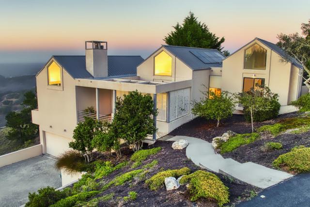 10450 Saddle Road, Monterey CA: https://media.crmls.org/mediaz/c53ad865-f859-441a-8025-6978a9cda633.jpg