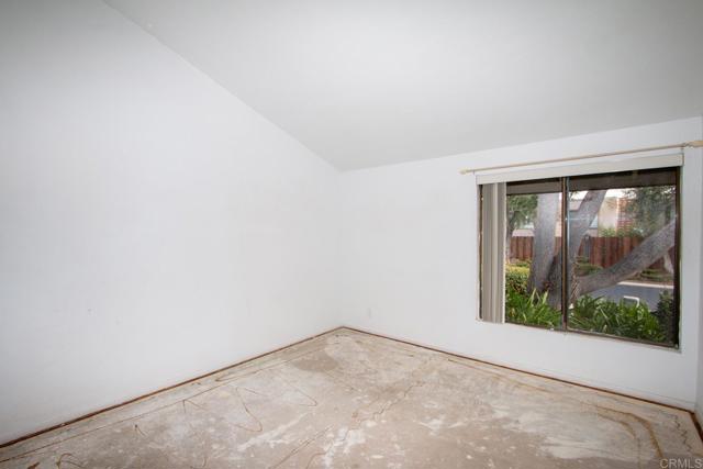 737 Nob Circle, Vista CA: https://media.crmls.org/mediaz/c53b0fec-9586-4d4b-8dbd-bc4872f3479b.jpg