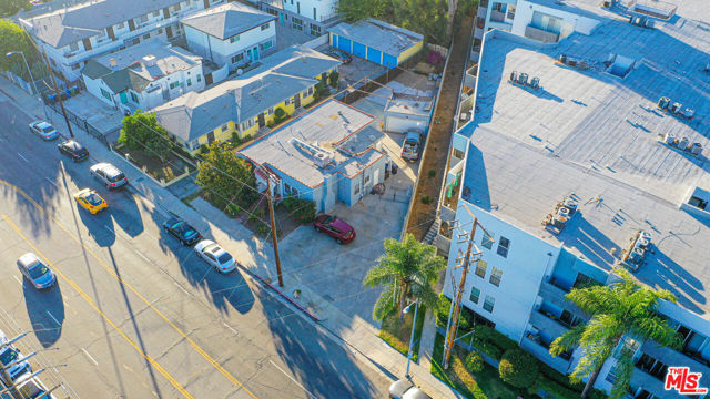 11675 Oxnard Street photo 5
