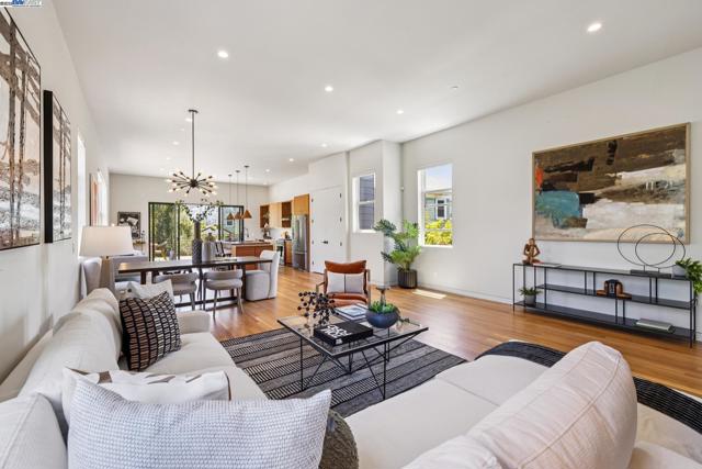 730 HENRY STREET, Oakland CA: https://media.crmls.org/mediaz/c53b5aec-34ba-4f30-99ba-8c223bc82ced.jpg