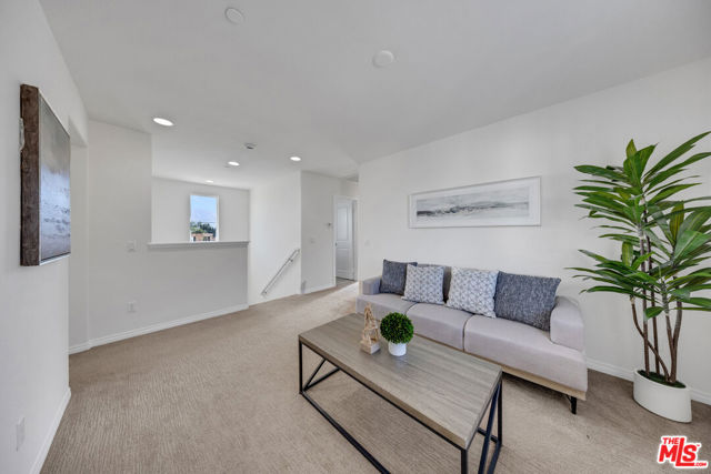 19 Linden Lane, Temple City CA: https://media.crmls.org/mediaz/c53b66e7-bc19-4f35-a0a6-31ef0c0ddd0b.jpg